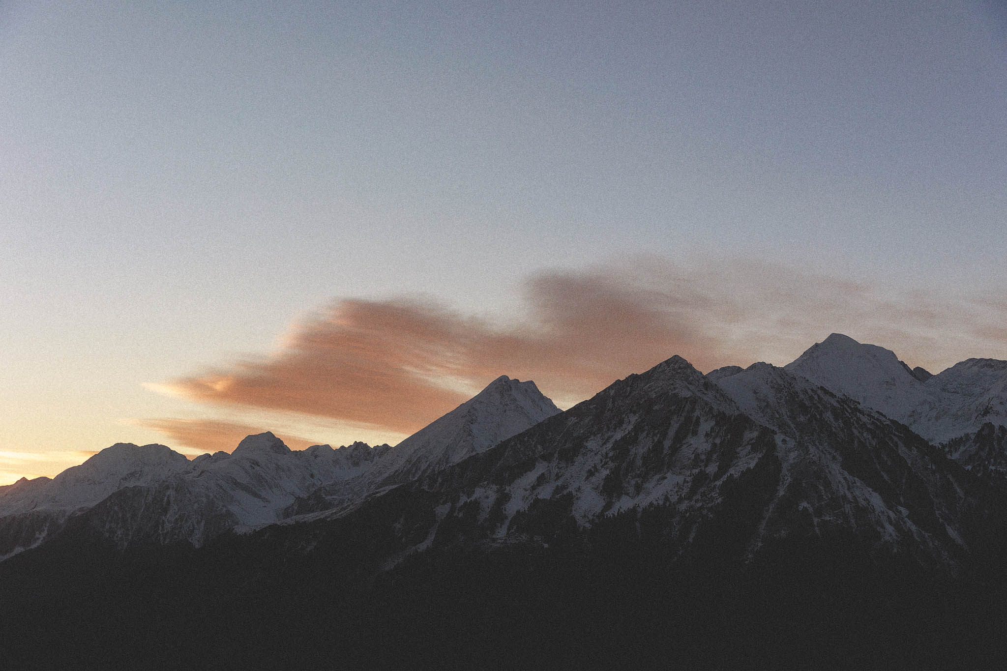 Nawan-photographer-filmmaker-mariage-weddinginspiration-weddingphotography-southoffrancewedding-mountain
